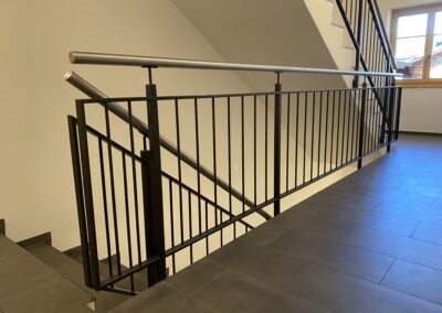 Staketengeländer mit Handlauf in Chrom Nickelstahl